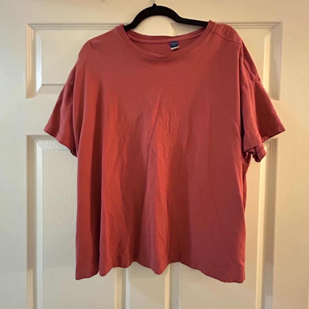 Old Navy Women’s Short Sleeve Tee - Brick Red